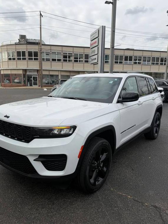 JEEP GRAND CHEROKEE 2023 1C4RJHAG2PC557175 image